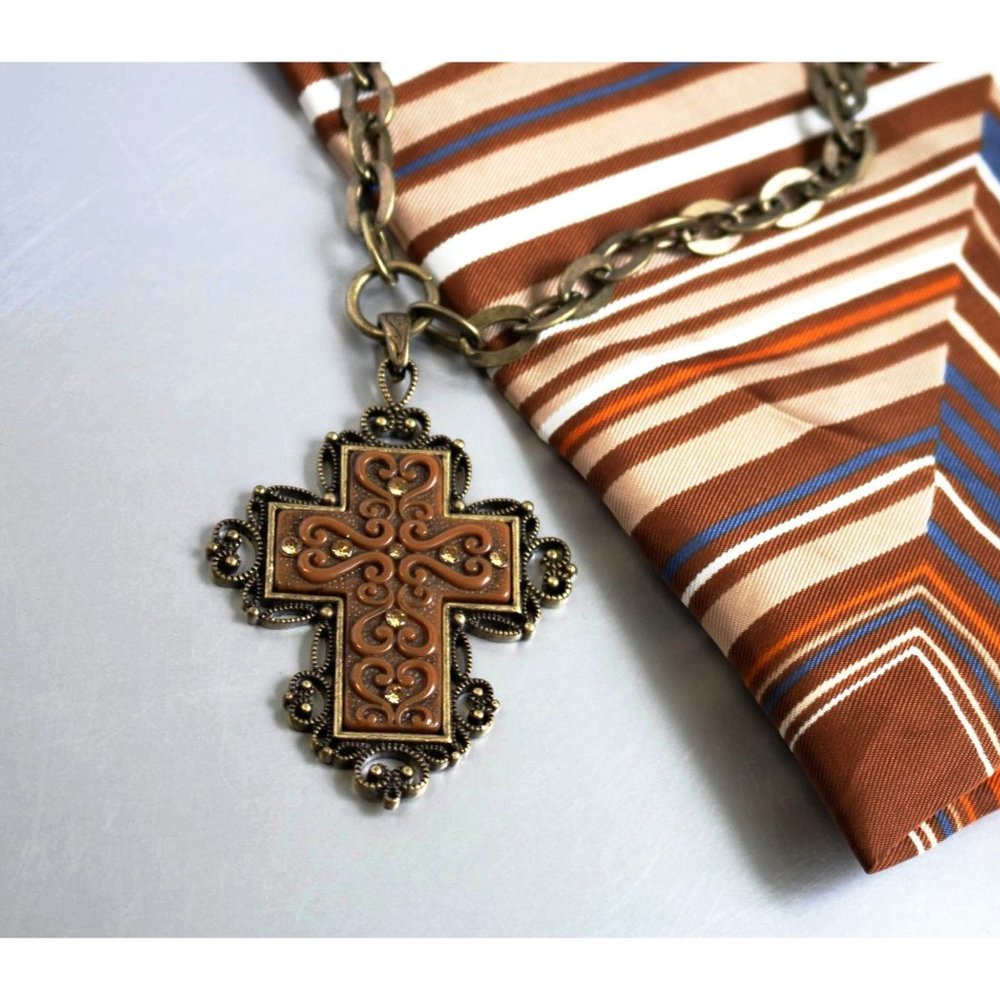 Robert Rose Jewelry Cross Pendant Chain Necklace Figural Vintage Costume Bijoux